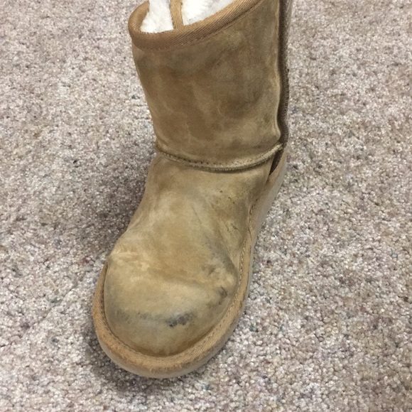 UGG  girls boots chestnut color button on side - Picture 5 of 7